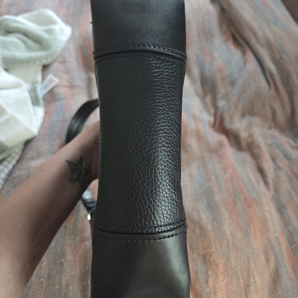 Michael Kors Black Leather Shoulder Bag with Gold Buckle - Picture 3 of 6